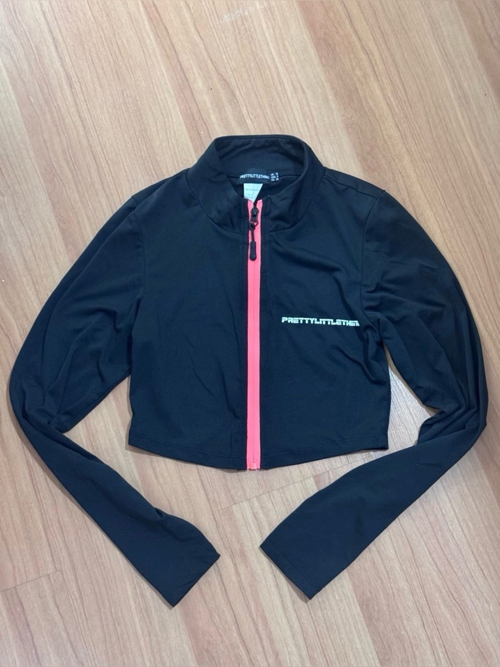 PrettyLittleThing Black Cropped Athletic Zip Up Jacket Size M